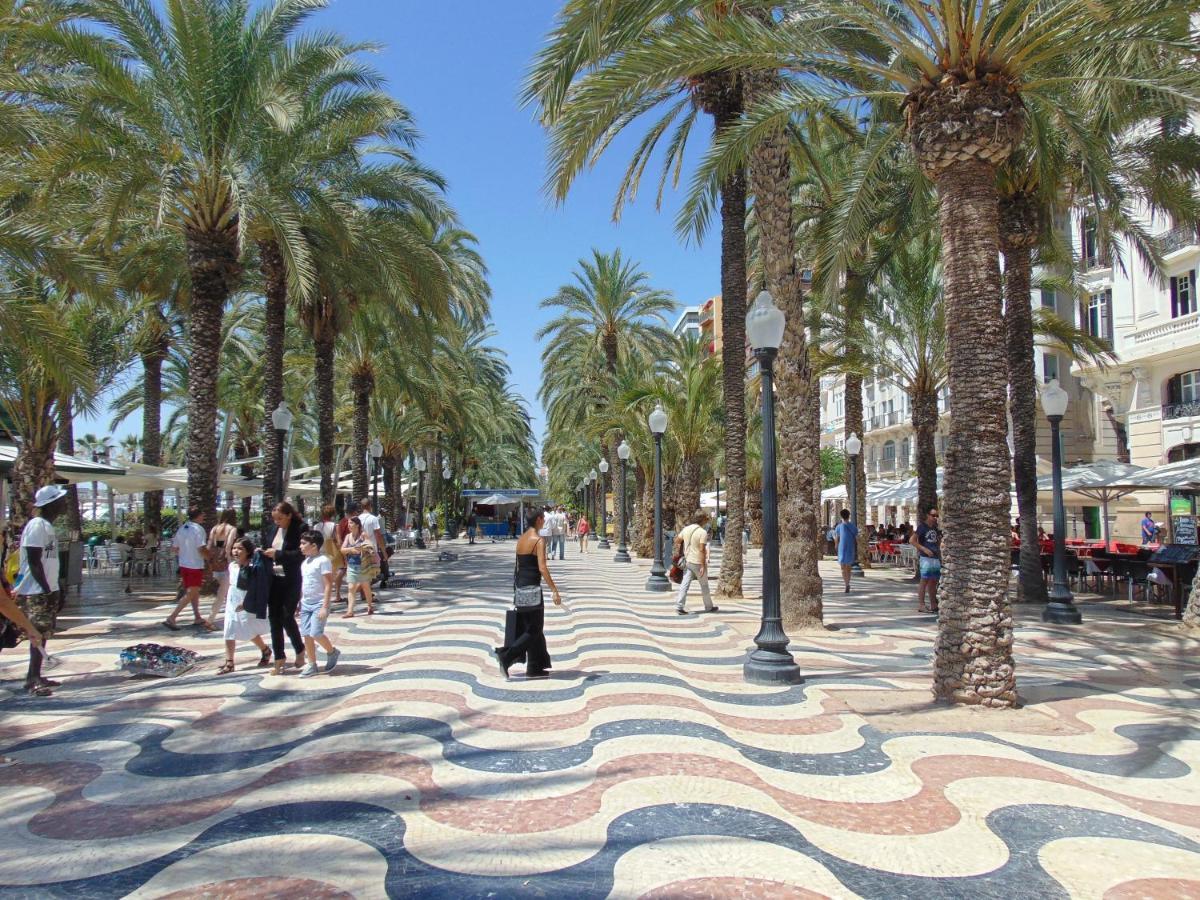 Apartamentos Playa Postiguet Alicante Eksteriør billede