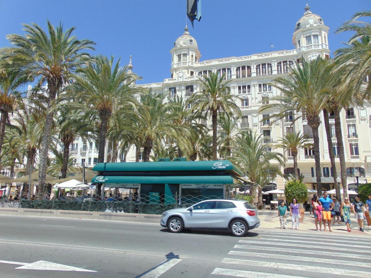 Apartamentos Playa Postiguet Alicante Eksteriør billede