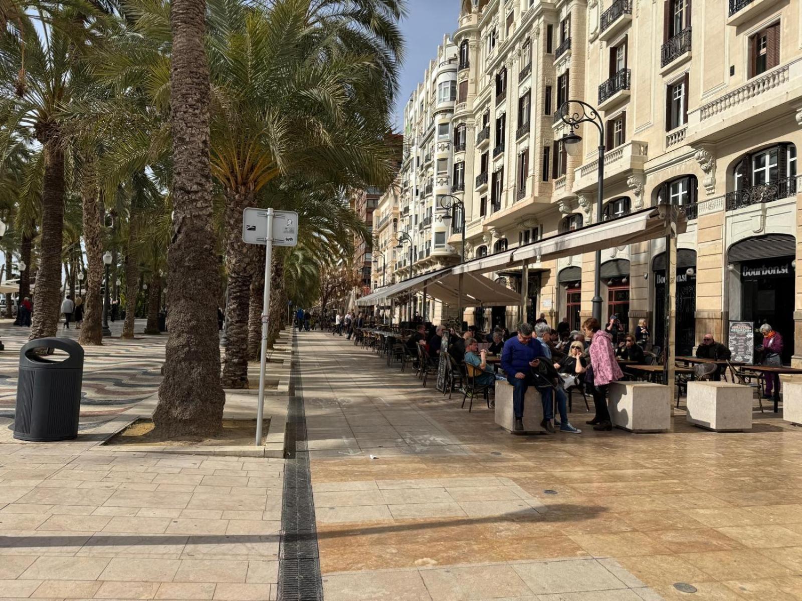 Apartamentos Playa Postiguet Alicante Eksteriør billede