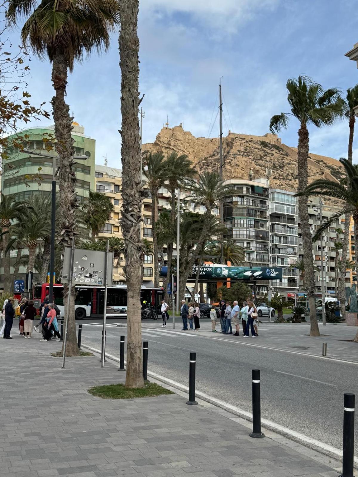 Apartamentos Playa Postiguet Alicante Eksteriør billede