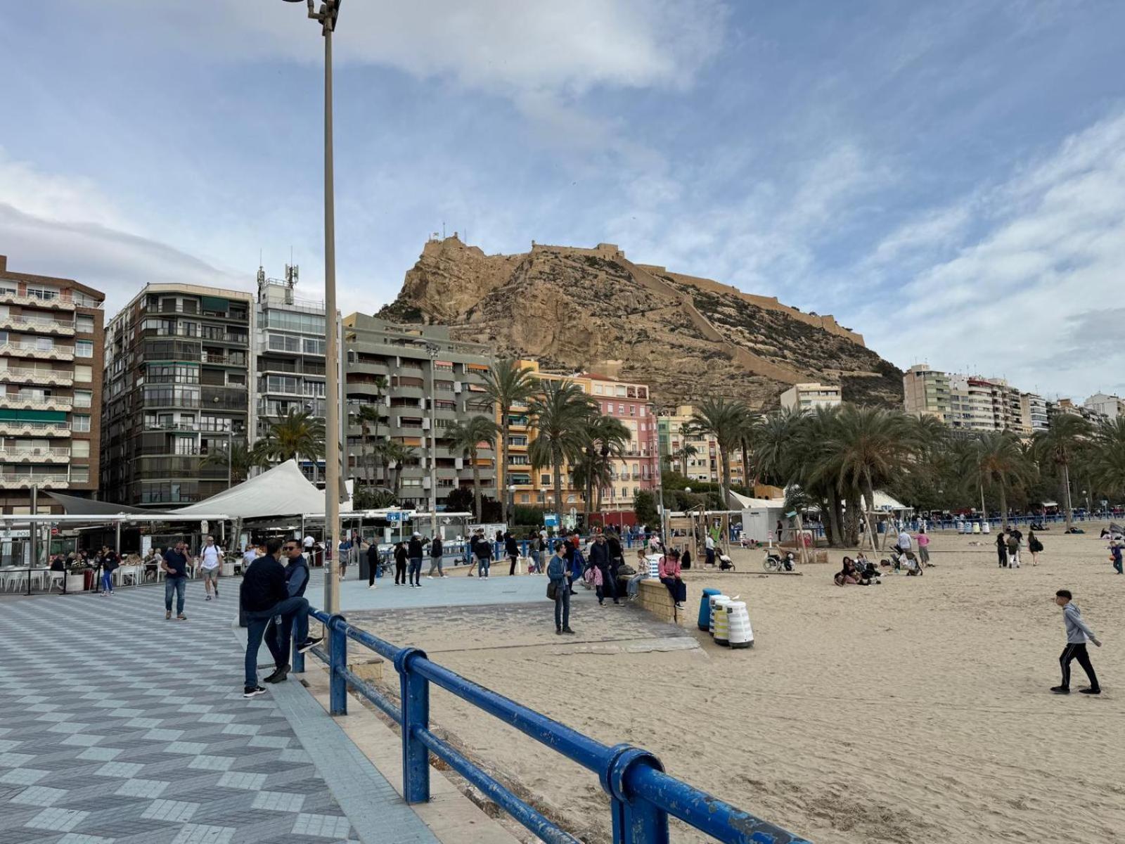 Apartamentos Playa Postiguet Alicante Eksteriør billede