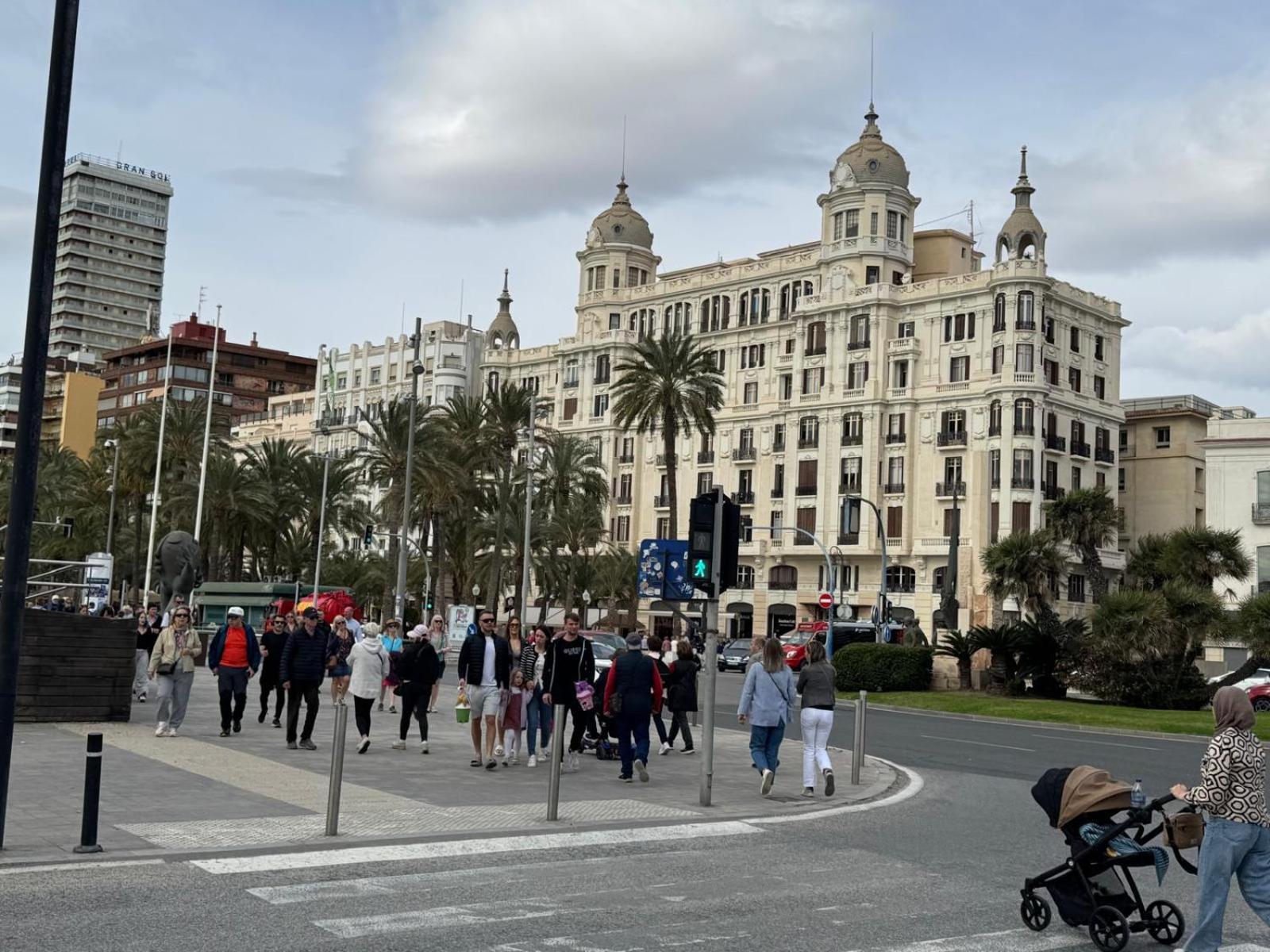Apartamentos Playa Postiguet Alicante Eksteriør billede