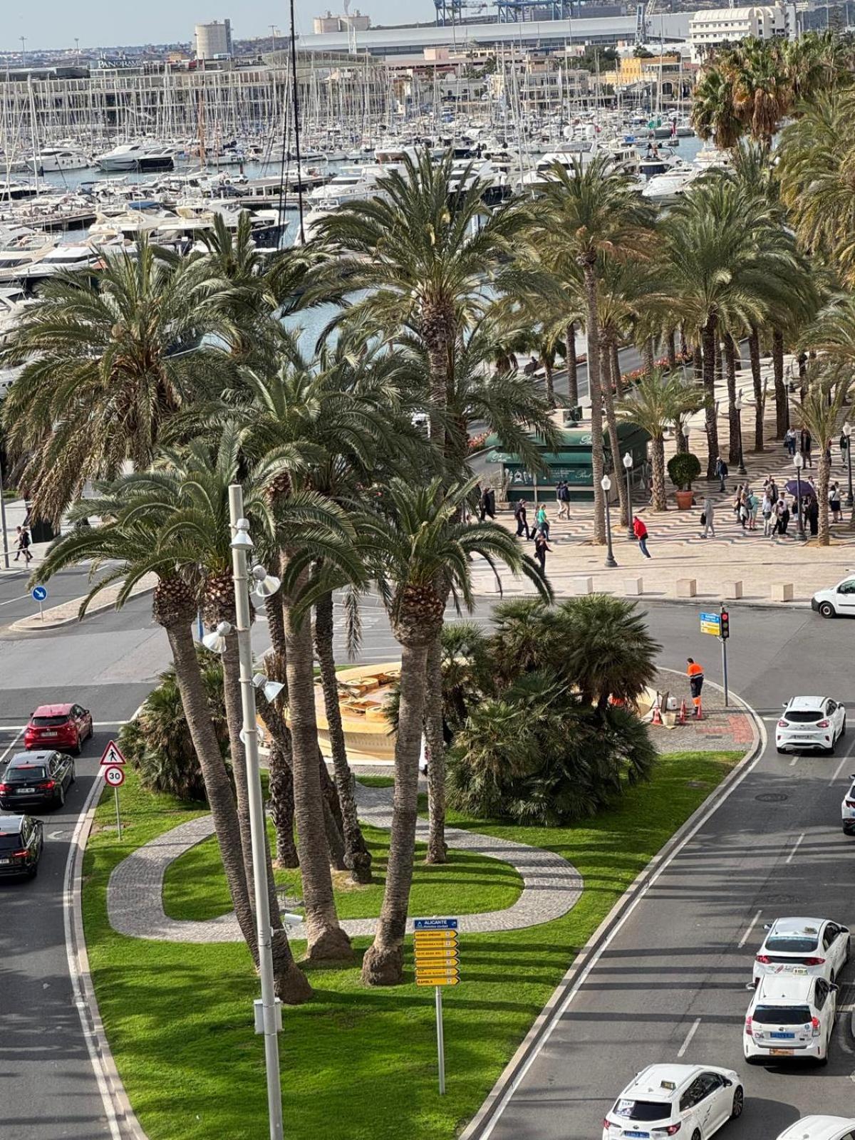 Apartamentos Playa Postiguet Alicante Eksteriør billede