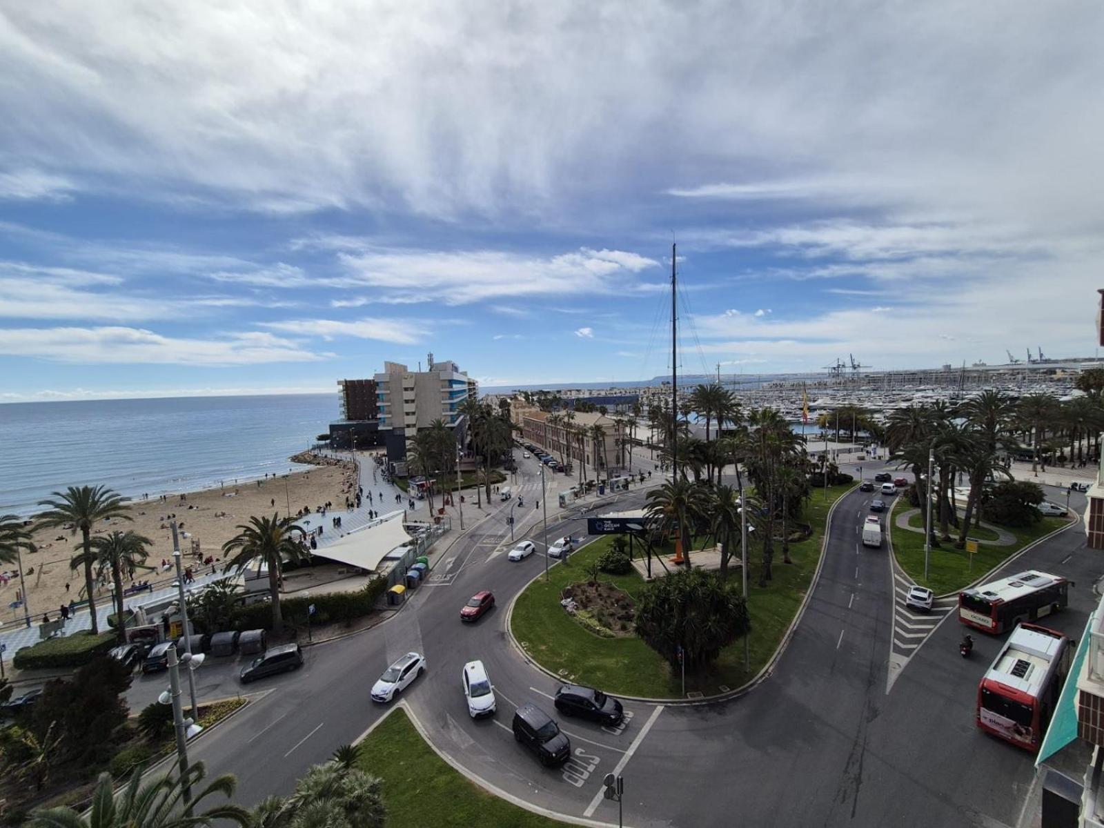 Apartamentos Playa Postiguet Alicante Eksteriør billede